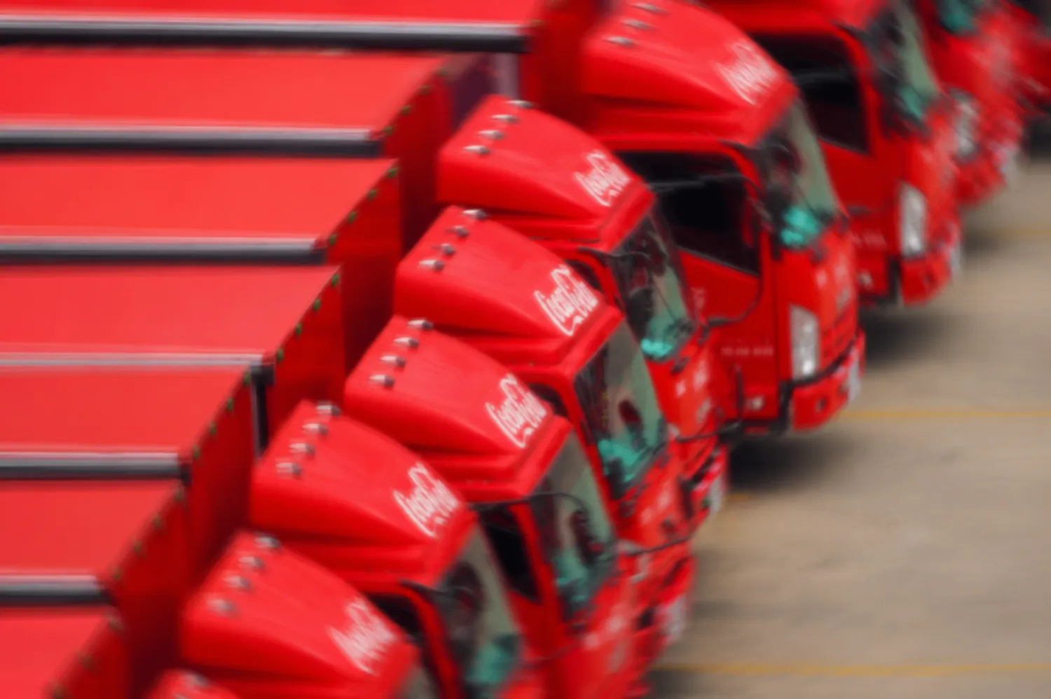 Coca-Cola FEMSA Premia Juntos+ B2B loyalty program for 1.5M SMBs across Latin America.